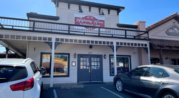 The One Unique Restaurant In Northern California Where You Can Eat Both Eggs Benedict and Stir Fry