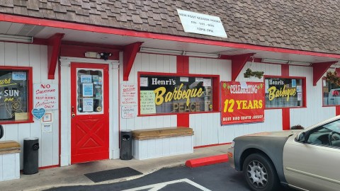 The All-You-Can-Eat Buffet At Henri's Hotts In New Jersey Features Downright Delicious Country Cookin'