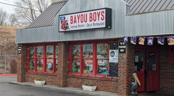 The Hidden Gem Seafood Spot Bayou Boys In Tennessee Has Out-Of-This-World Food