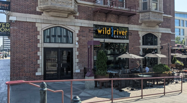 The Hidden Gem Seafood Spot In Nevada Wild River Grille, Has Out-Of-This-World Food