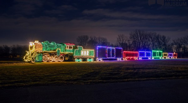 Ride A Christmas Train, Then Stay At A Decked-For-Christmas Hotel For A Holly Jolly Illinois Adventure