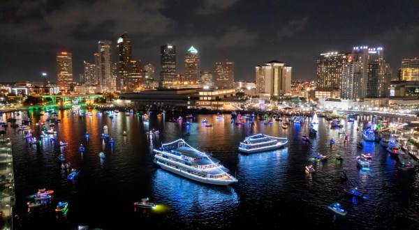 A Lighted Holiday Boat Parade Is Coming To Tampa, Florida This Winter