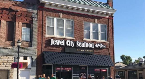 The Hidden Gem Seafood Spot In West Virginia, Jewel City Has Out-Of-This-World Food