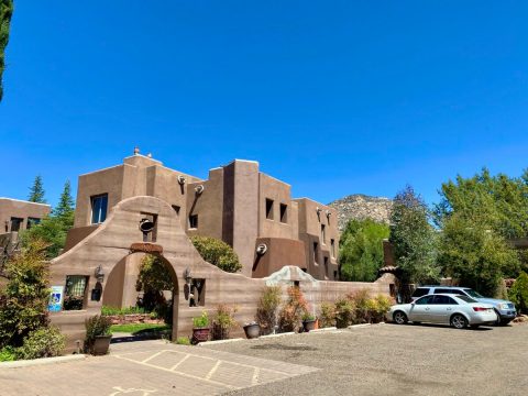 This Iconic Hotel In Arizona Is One Of The Coolest Place You'll Ever Sleep