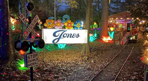 Ride A Christmas Train, Then Stay In A Christmas-Themed Airbnb For A Holly Jolly Mississippi Adventure