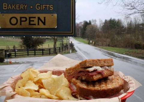 The Country Ham & Pimento Cheese Sandwich From Wallace Station In Kentucky Has A Cult Following, And There's A Reason Why