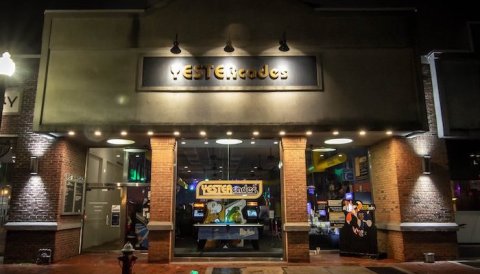 There's An Arcade Right Next To A Chocolate Factory In New Jersey, Making For A Fun-Filled Family Outing