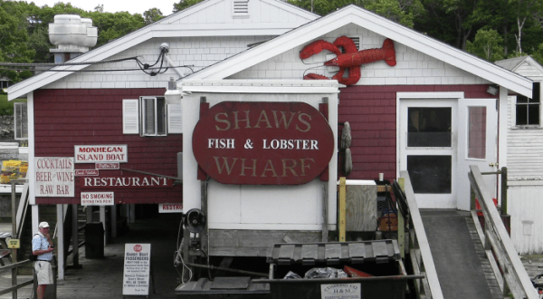 The Hidden Gem Seafood Spot In New Harbor, Maine Has Out-Of-This-World Food