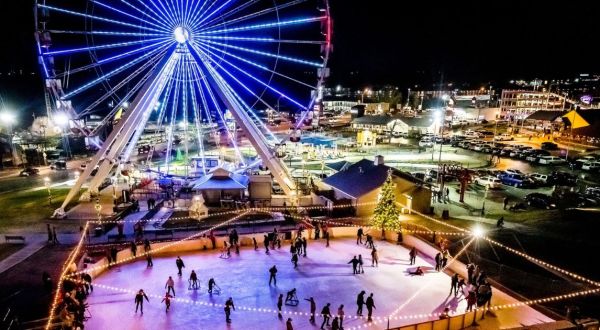 The Small Town In Missouri That Comes Alive During The Winter Season