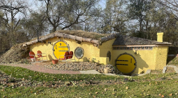 There’s A Hobbit-Themed Airbnb In Nebraska And It’s The Perfect Little Hideout
