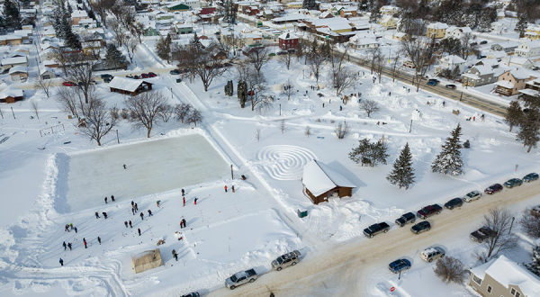 The Small Town In Minnesota That Comes Alive During The Winter Season