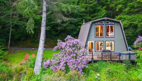The Whole Family Will Love A Visit To This Adorable Mountainside Cabin In Oregon