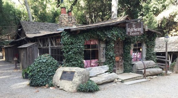 There’s A Restaurant In This Stagecoach Stop Built In 1860 In Southern California And You’ll Want To Visit