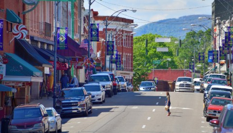 There Are 3 Must-See Historic Landmarks In The Charming Town Of Mount Airy, North Carolina