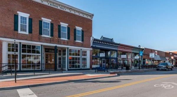 The Unassuming Town Of Smithville, Missouri Is One Of America’s Best Hidden Gems For A Weekend Getaway