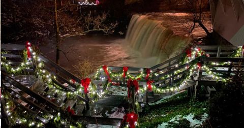 Chagrin Falls Is The Christmas Village Near Cleveland That Becomes Even More Magical Each Year