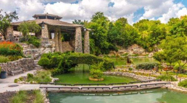 Few People Know There’s A Peaceful Japanese Tea Garden Hiding Right Here In Texas