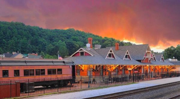 Enjoy A Scenic Train Ride And Spend The Night In A Pullman Car At This Little-Known Ohio Railroad