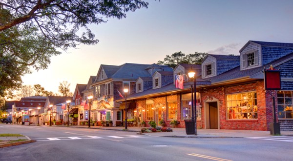 This Walkable Stretch Of Shops And Restaurants In Small-Town Massachusetts Is The Perfect Day Trip Destination