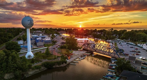 Visit These 12 Incredible Charming Small Towns In Ohio, One For Each Month Of The Year