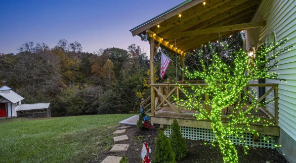 Stay In A Christmas-Themed Airbnb For A Holly Jolly Virginia Adventure