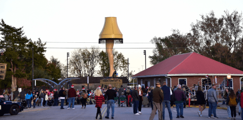 This Oklahoma Town Celebrates 'A Christmas Story' With A 50 Foot-Tall Leg Lamp Statue