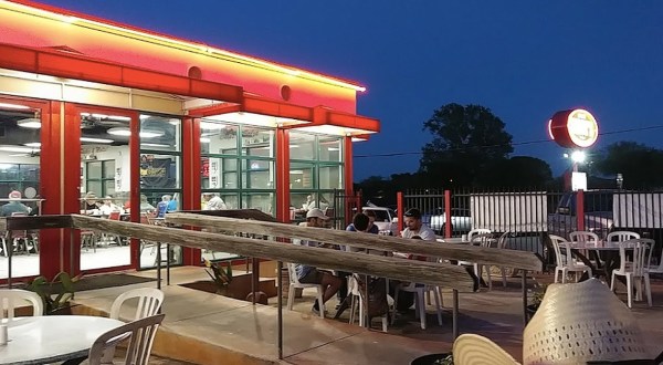 Taste The Best Hamburgers In The Region At This Unassuming Texas Burger Joint