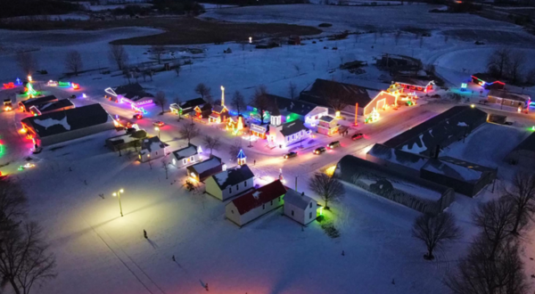 Ogle A Whole Town Decked To The Nines On This Holiday Lights Tour In Minnesota