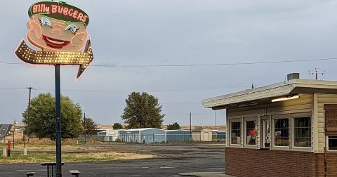 The Burgers And Shakes From This Middle-Of-Nowhere Washington Drive-In Are Worth The Trip