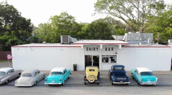 Dairy Bar In Texas Is More Than Just A Place To Eat – It’s A Beloved Local Gathering Spot