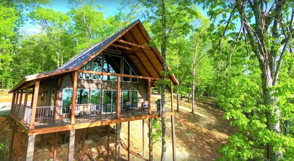 Red Rock Vista Is A Dreamy Treehouse Cabin In Arkansas Where You Can Spend The Night