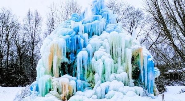 There’s A Jaw-Dropping Ice Tree That’s Returning To Indiana This Winter And You Need To See It