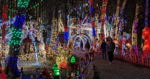 There Is An Entire Christmas Village In Arkansas And It's Absolutely Delightful