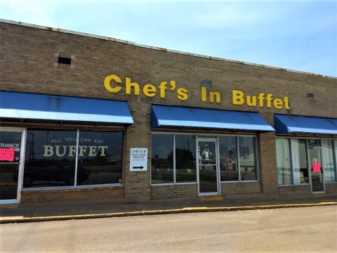This All-You-Can-Eat Southern-Style Buffet In Arkansas, Chef's In Downtown Cafe, Is What Dreams Are Made Of