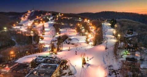 The Tiny Town In West Virginia That Comes Alive During The Winter Season