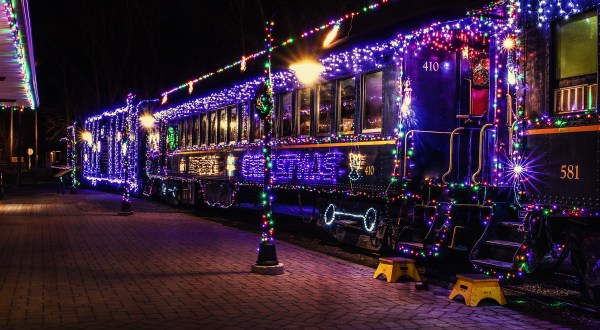 Ride A Christmas Train, Then Stay In A Christmas-Themed Hotel For A Holly Jolly Delaware Adventure