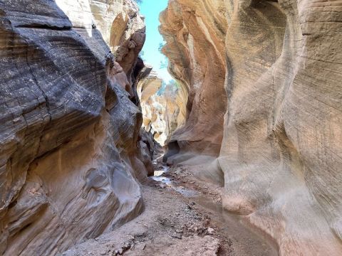 There's A Slot Canyon In Utah That Looks Like Antelope Canyon, But Hardly Anyone Knows It Exists