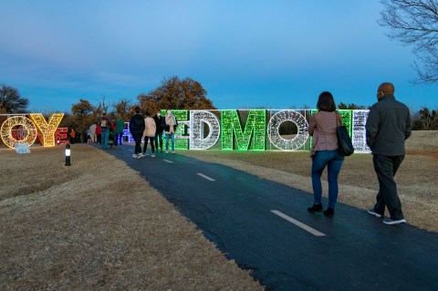 The One Enchanted Stroll In Oklahoma You Need To Take This Holiday Season 