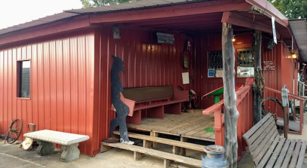 The Hidden Gem Seafood Spot In Oklahoma The Barn, Has Out-Of-This-World Food