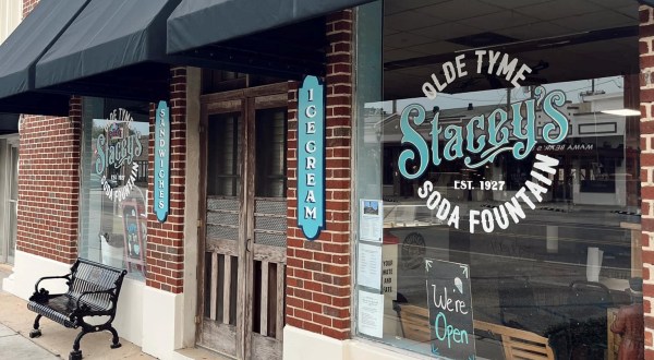 The Whole Family Will Love A Trip To Stacey’s Olde Tyme Soda Fountain, A 50s-Themed Soda Fountain In Alabama