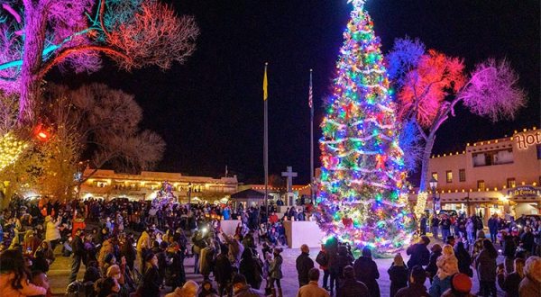 This New Mexico Christmas Town Is Straight Out Of A Norman Rockwell Painting