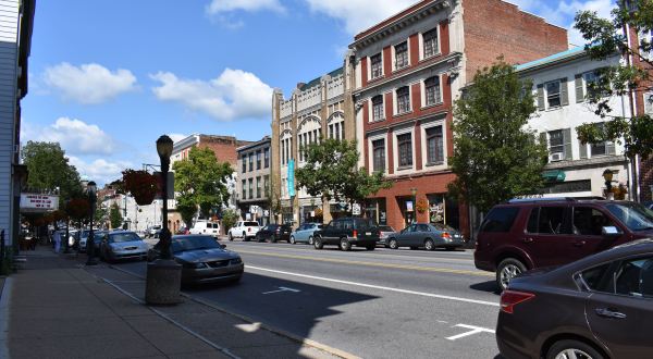 This Walkable Stretch Of Shops And Restaurants In Small-Town Pennsylvania Is The Perfect Day Trip Destination