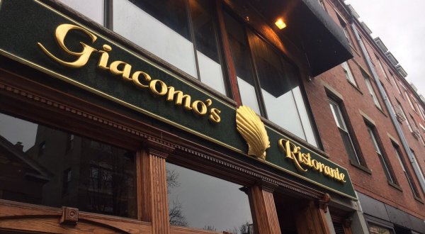 This Tiny Restaurant In Massachusetts Always Has A Line Out The Door, And There’s A Reason Why