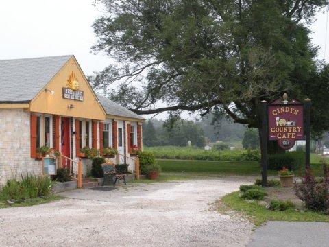 This Family Restaurant In Rhode Island Is Worth A Trip To The Country
