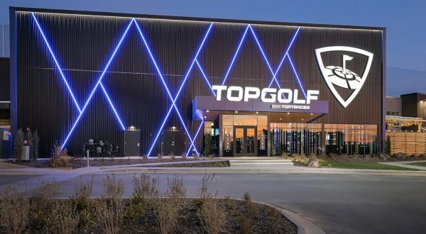 Kansas Has A Brand New Entertainment Venue With Two Floors Of Golf Bays, A Putt-Putt Course, And Virtual Reality Games