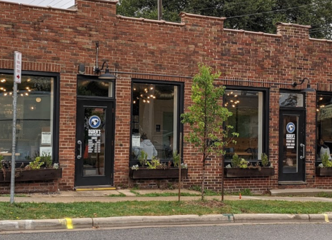 This Tiny Restaurant In Wisconsin Always Has A Line Out The Door, And There's A Reason Why