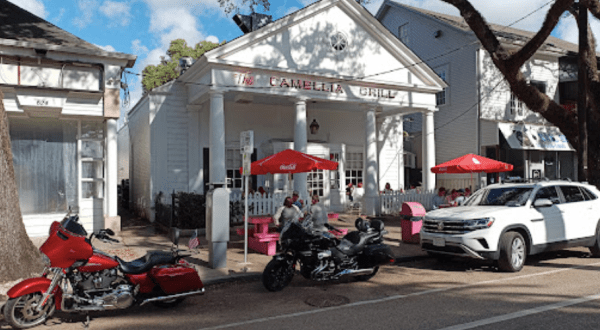 You Can Watch Your Meal Cook At Camellia Grill, A One-Of-A-Kind Place To Dine In Louisiana