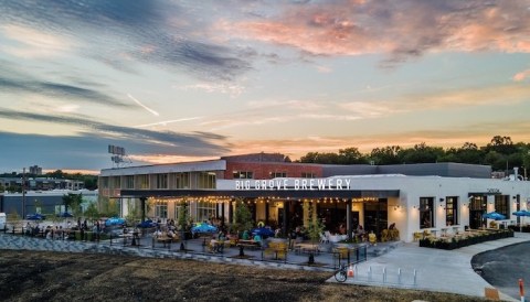 The Largest Restaurant In Iowa Has 850 Seats And An Unforgettable Menu