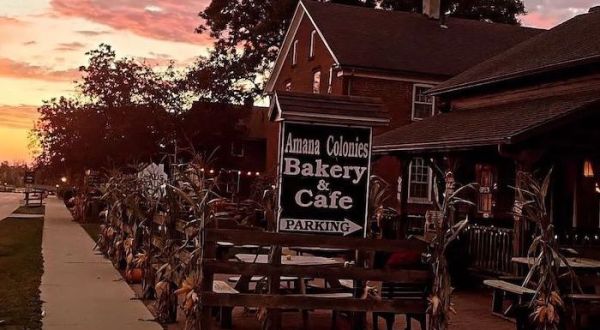 This Old-Time General Store Is Next To The Best Bakery In Iowa
