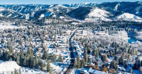 There's Nothing More Enchanting Than A Winter Getaway To This Washington Small Town